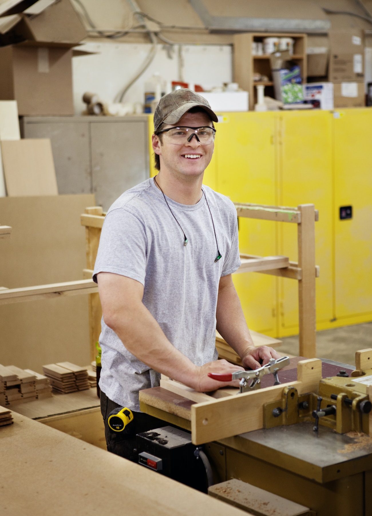 portrait of carpenter working in workshop e1666411037816